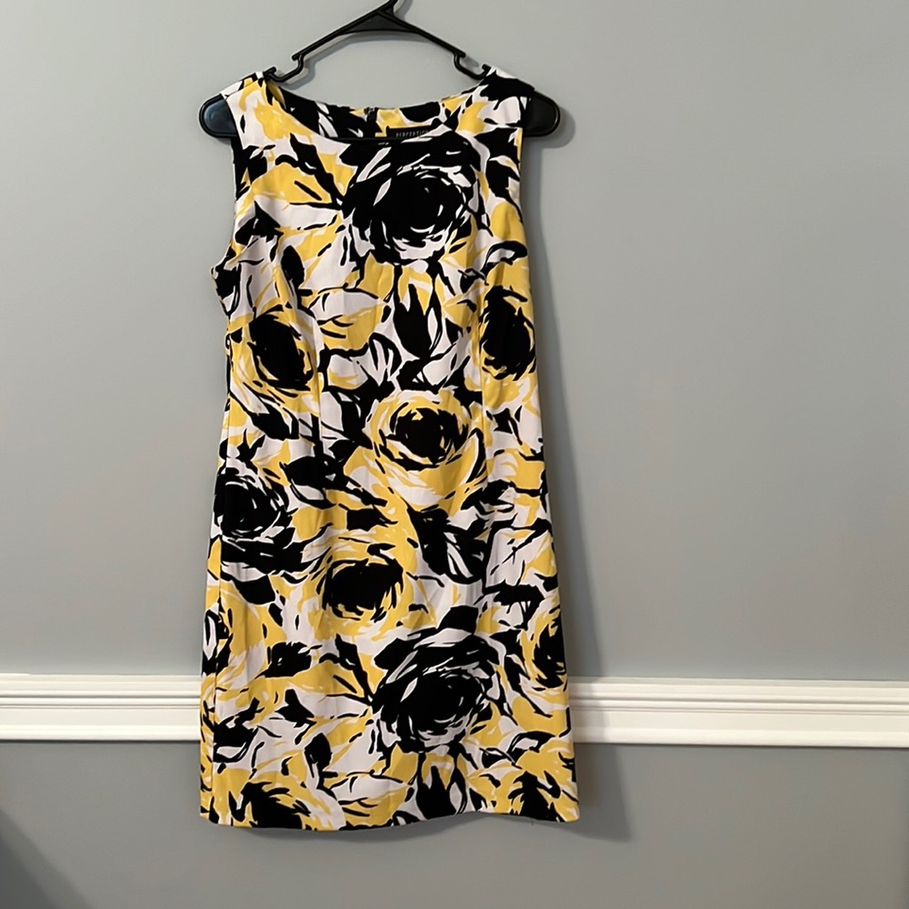 Dress is perceptions New York size 8 excellent condition